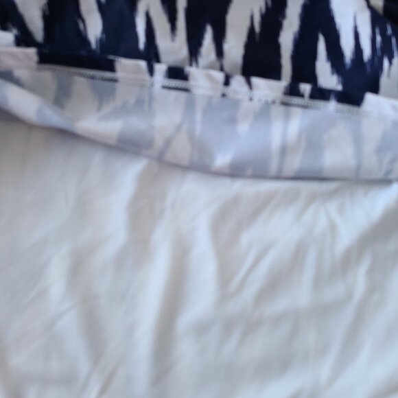 ANNECOLE LIMITED EDITION UPF50 TWIST FRONT UNDERWIRE TANKINI SWIM TOP NAVY-LARGE - Picture 9 of 10